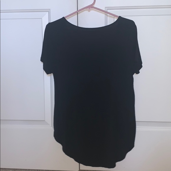 black tee from hollister - Picture 2 of 4